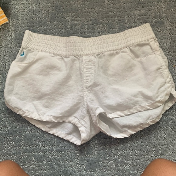 Volcom Pants - White volcom cotton shorts 🤍